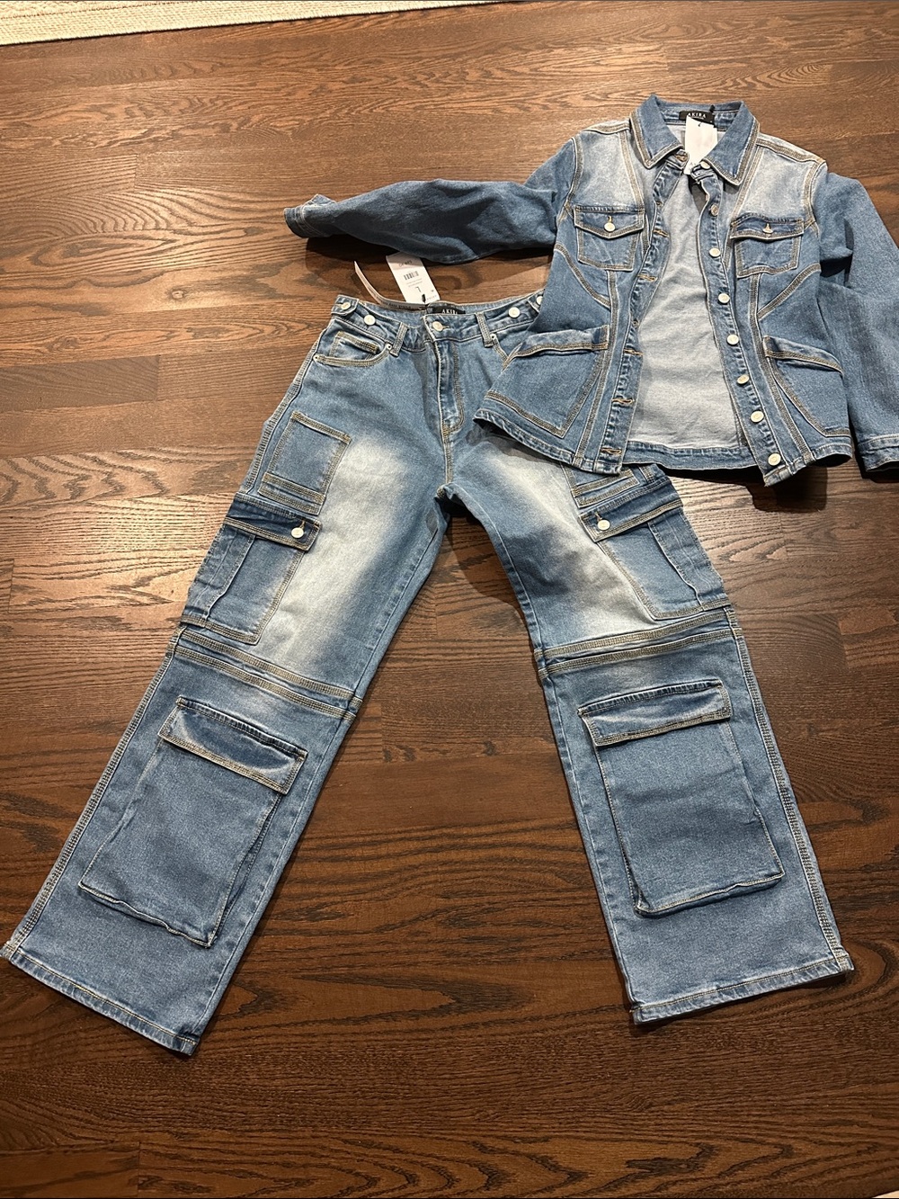 AKIRA Light Blue Wide-Leg Cargo Jeans with Utility Pockets